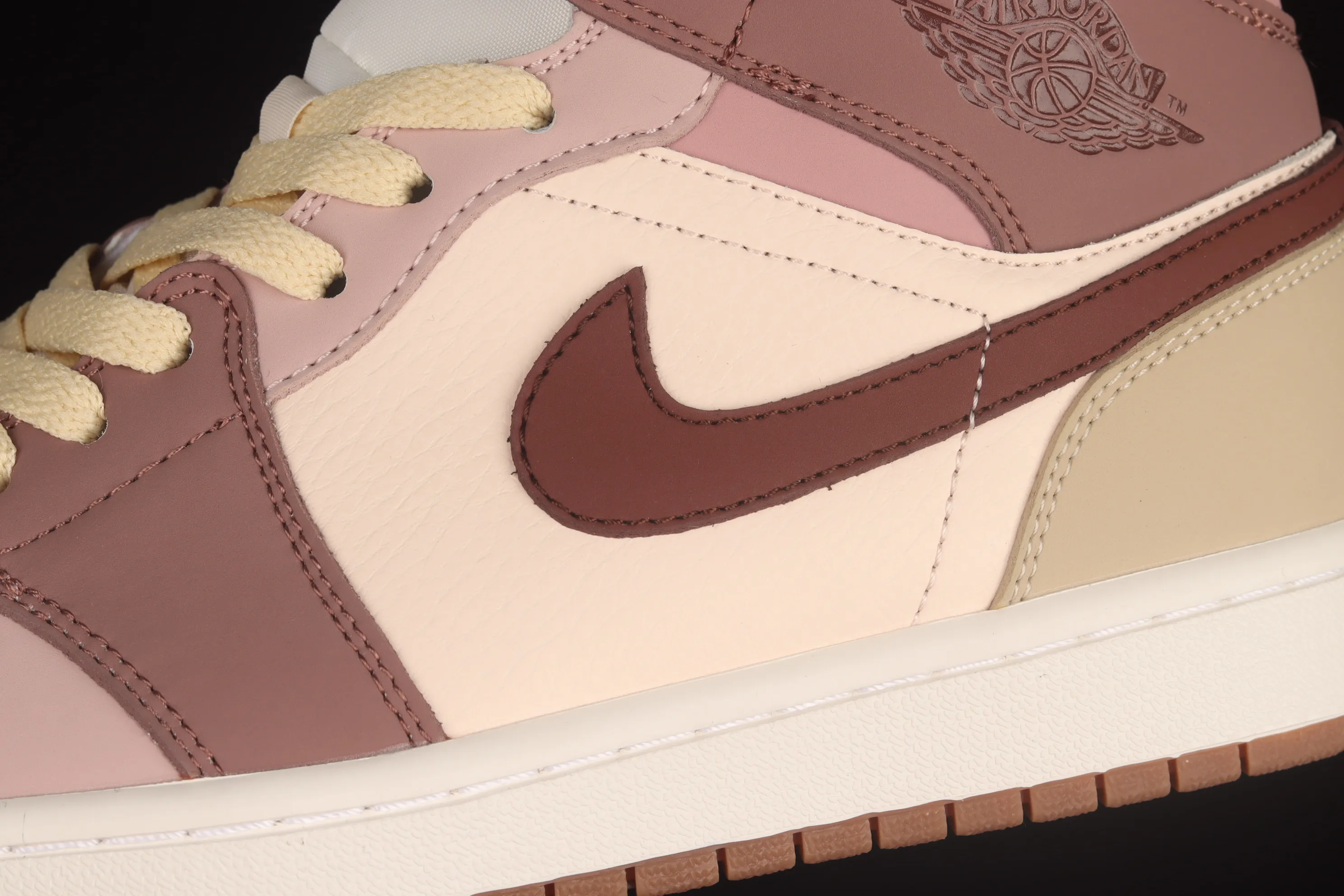 All categories Air Jordan Jordan series basketball shoes Air Jordan 1 Mid Different versions Air Jordan 1 Mid AJ1 Joe 1 smoke gray purple red red bean Chinese basketball shoes DO7440-821
